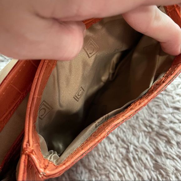 Liz Claiborne VINTAGE orange pleather purse animal print Clean lots of pockets - Picture 5 of 8